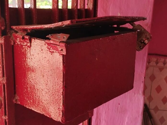 धनबाद में हनुमान और शिव मंदिर में चोरी:  दानपेटी समेत 13 हजार रुपए ले गए चोर, मंदिर की सजावट के लिए रखे थे पैसे - Dhanbad News