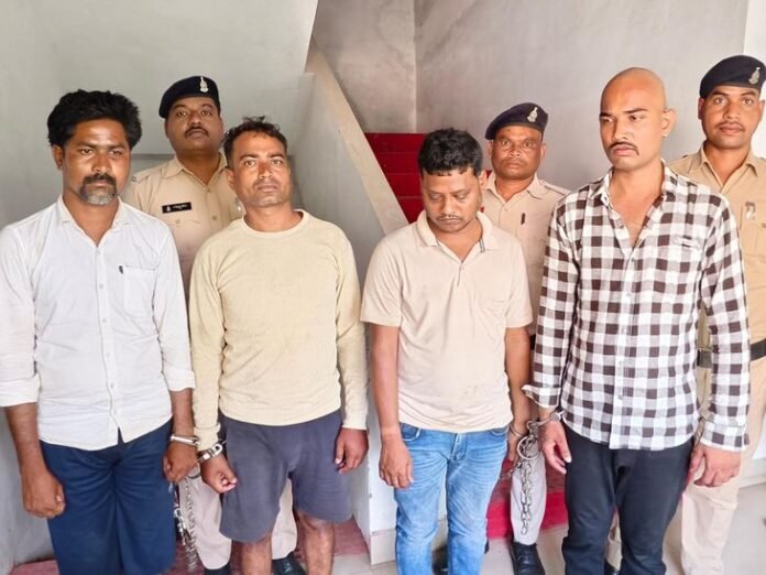धमतरी में तीन अलग-अलग जगहों पर चोरी का खुलासा:  रेकी कर 25 मिनट में वारदात, IPL सट्टे में उड़ाए पैसे; 4 आरोपी गिरफ्तार - Dhamtari News
