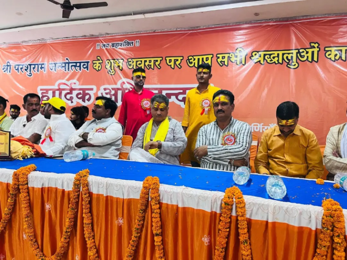 पूर्णिया में पटना से आएं कलाकारों ने दी सांस्कृतिक प्रस्तुतियां:  प्रभु परशुराम की मनाई गई जयंती, शहर में सैकड़ों गाड़ियों के काफिले के साथ शोभा यात्रा निकली - Purnia News
