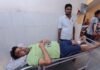 बहेड़ी में नाले के निर्माण को लेकर विवाद:  सपा जिला पंचायत सदस्य पर भाजपा प्रधान के बेटों ने किया हमला, अस्पताल में भर्ती - Bareilly News