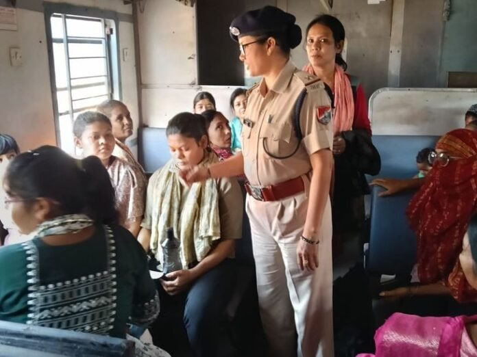 महिला कोच में 75 पुरुष यात्री पकड़े गए:  बिलासपुर रेलवे जोन में महिला सुरक्षा अभियान, 34 अवैध वेंडर भी गिरफ्तार - Bilaspur (Chhattisgarh) News