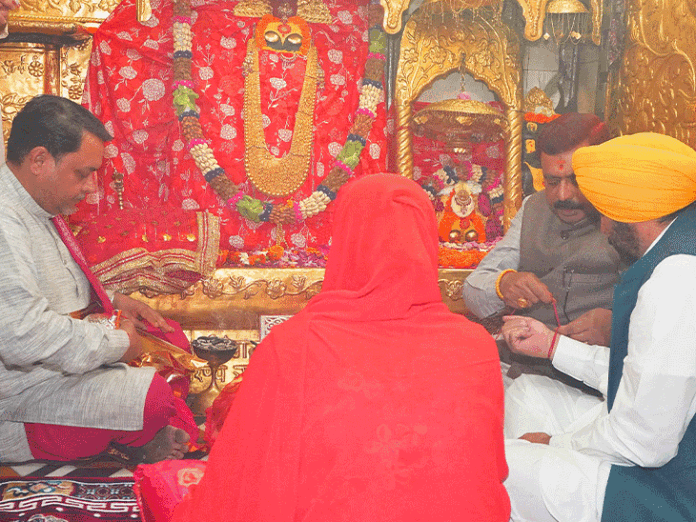मां नैना देवी के दरबार पहुंचे सीएम मान:  पत्नी सहित हवन यज्ञ में हुए शामिल, राज्य की खुशहाली की अरदास की - Punjab News