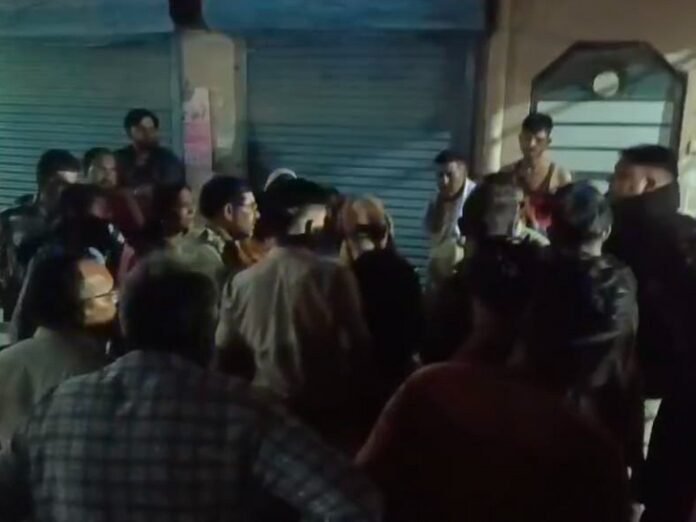 रानियां में पुलिस नाके पर वीडियो बनाने पर विवाद:  लोग बोले- नाका होने के बावजूद नशे पर नियंत्रण नहीं, वार्ड बदनाम हो रहा - rania News