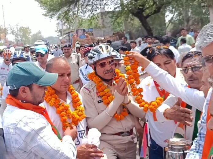 सोहना में साइक्लोथन 2.0 का विधायक तंवर ने किया स्वागत:  लोगों ने लौटे में नमक डालकर ली शपथ, एसडीएम रहे शामिल - Sohna News