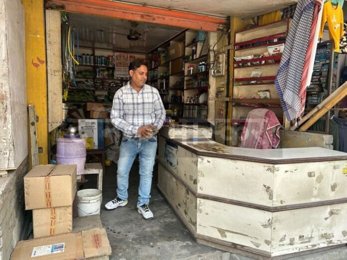 हांसी में खाद-बीज डीलरों की हड़ताल खत्म:  चार दिन बाद खुली दुकानें, किसानों को मिली राहत, सीएम से होगी बातचीत - Hansi News