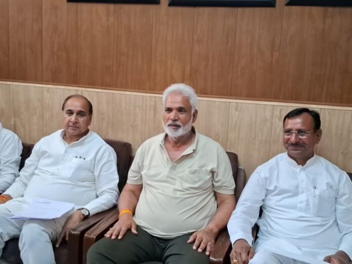 हिसार में कांग्रेस सांसद जयप्रकाश बोले-एयरपोर्ट को एरोड्रम बना दिया:  सीएम के बयान पर पलटवार, कहा- जनता ने 10 महीने पहले टिकट दे दी थी - Hisar News