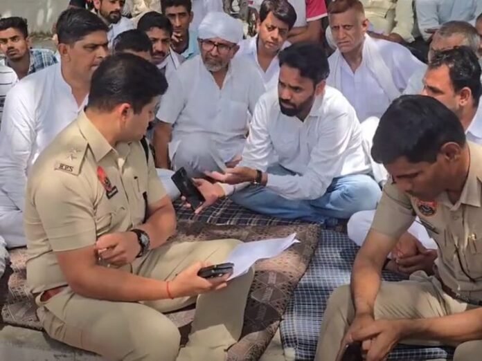 हिसार में 4 दिन बाद परिजनों का धरना खत्म:  पत्नी पर पति की हत्या का आरोप, डीएसपी ने दिया आश्वासन - Hisar News