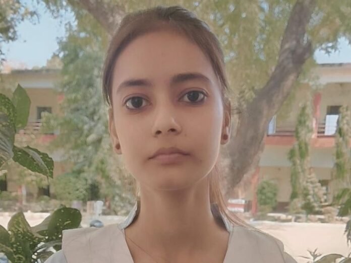 12वीं बोर्ड, अनुष्का सिंह 96.80% के साथ जिला टॉपर:  कौशाम्बी में लड़कों का दबदबा, टॉप-10 में 6 छात्र और 4 छात्राएं, देखें रिजल्ट - Kaushambi News