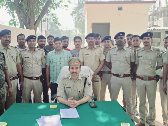 1.50 लाख के स्मैक के साथ धंधेबाज गिरफ्तार:  भुतहा मोड़ की ओर से नशे की खेप लेकर आ रहा था, वाहन जांच में पुलिस ने दबोचा - Purnia News