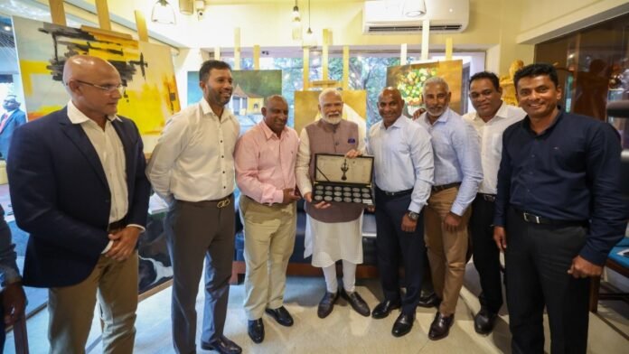1996 के क्रिकेट वर्ल्ड कप विजेताओं से मिले PM मोदी, जयसूर्या ने कही ये खास बात - India TV Hindi