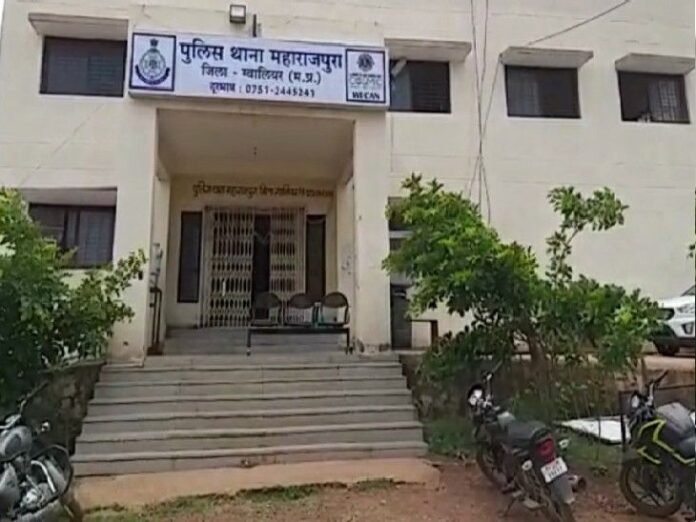 30 साल की महिला से रेप का आरोपी अरेस्ट:  फोटो और वीडियो वायरल करने की धमकी देकर करता था ब्लैकमेल - Gwalior News