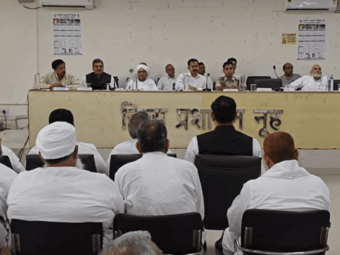 नूंह प्रशासन पहलगाम आतंकी हमले को लेकर अलर्ट:  SP और DC ने पीस कमेटी के साथ की बैठक, धार्मिक स्थलों पर गश्त बढ़ाई - Nuh News