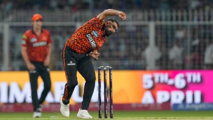 मोहम्मद शमी के नाम शर्मनाक कीर्तिमान, 4 ओवर में जमकर हुई कुटाई, बने IPL के सबसे महंगे भारतीय गेंदबाज - India TV Hindi