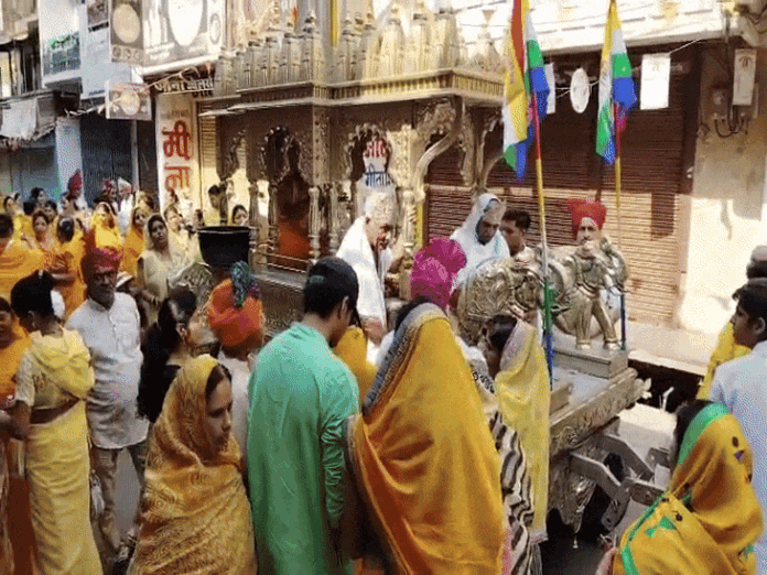 रीवा में जैन समाज ने निकाली शोभायात्रा:  महावीर जयंती पर आकर्षक झाकियां बनी आकर्षण का केंद्र ; कटरा मंदिर में उमड़ी श्रद्धालुओं की भीड़ - Rewa News