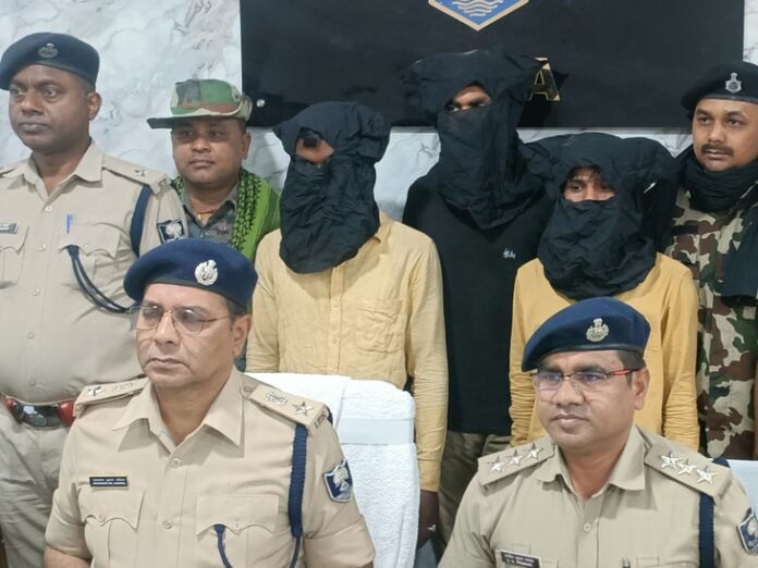 लहसुन कारोबारी को मारी थी तीन गोलियां, तीन आरोपी अरेस्ट:  एक पिस्टल, 11 कारतूस किया बरामद; FIR दर्ज होने के 48 घंटे के अंदर दबोचा - Gaya News