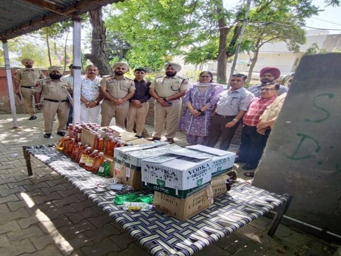 लुधियाना 1262 अवैध शराब की पेटियां बरामद:  पंजाब के विभिन्न शहरों में होने थी सप्लाई,आरोपी फरार,FIR दर्ज - Ludhiana News