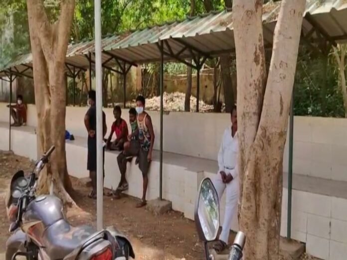 स्वास्थ्य मंत्री के क्षेत्र में स्वास्थ्य सेवाओं का ये हाल:  65 लाख की मर्चुरी में सभी फ्रीजर खराब; शव से आ रही बदबू से परिजन परेशान - Manendragarh-Chirmiri-Bharatpur News