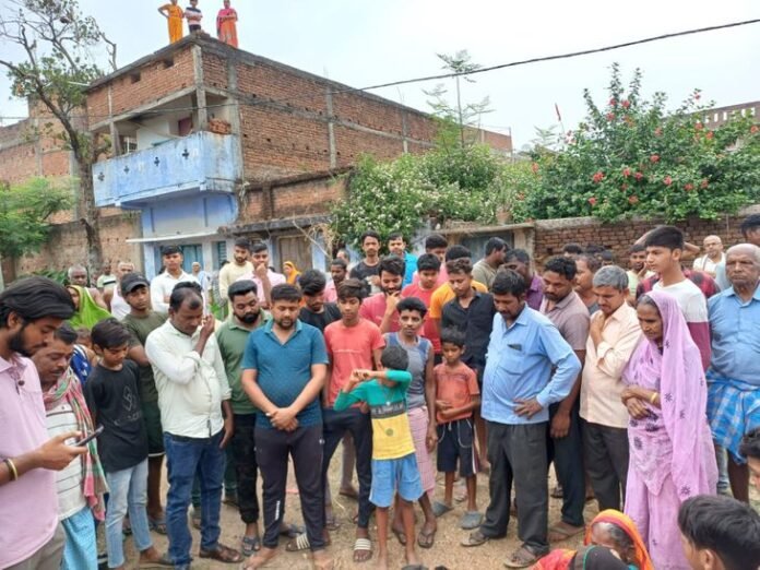 अज्ञात वाहन ने बाइक को मारी टक्कर, साला-बहनोई की मौत:  बांका में बारात से लौटते वक्त हादसा, ड्राइवर मौके से फरार, परिवार में मचा कोहराम - Banka News