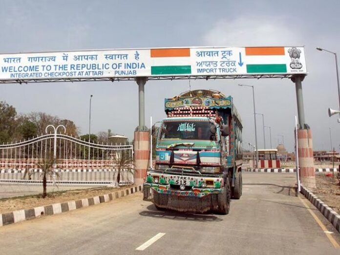 अफगानिस्तान से भारत आ रहे 150 ट्रकों को मिली मंजूरी:  पाकिस्तान में फंसे थे; ICP पर प्रवेश को लेकर स्थिति स्पष्ट नहीं - Amritsar News