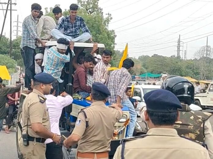 अहिल्याबाई होल्कर की 300वीं जन्मजयंती पर निकली वाहन रैली:  ग्वालियर में बघेल समाज ने मुरार से माता मंदिर तक निकली रैली, वाहनों पर लटके युवकों को रोका - Gwalior News