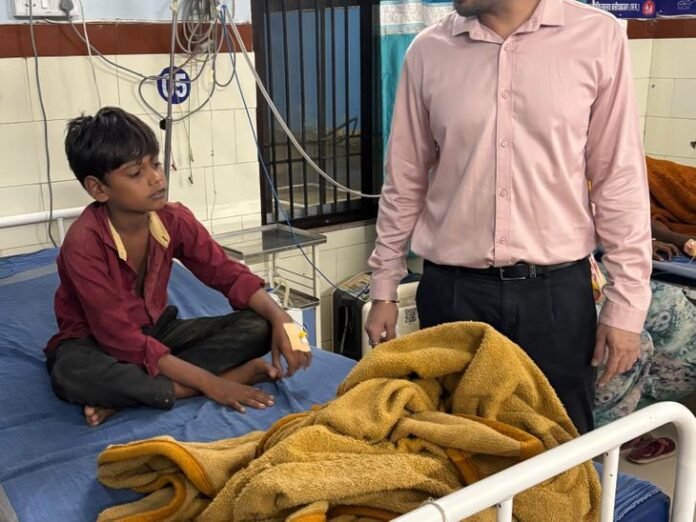 आकाशीय बिजली से एक की मौत, 8 घायल:  बलौदाबाजार के पहंदा गांव में बारिश से बचने के दौरान हादसा, कलेक्टर ने किया अस्पताल का दौरा - baloda bazar News