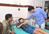 आकाशीय बिजली से मृतक के परिवार को मिली सहायता:  राजस्व मंत्री ने सौंपा 4 लाख का चेक,बलौदाबाजार अस्पताल में भर्ती 8 घायलों का हाल जाना - baloda bazar News
