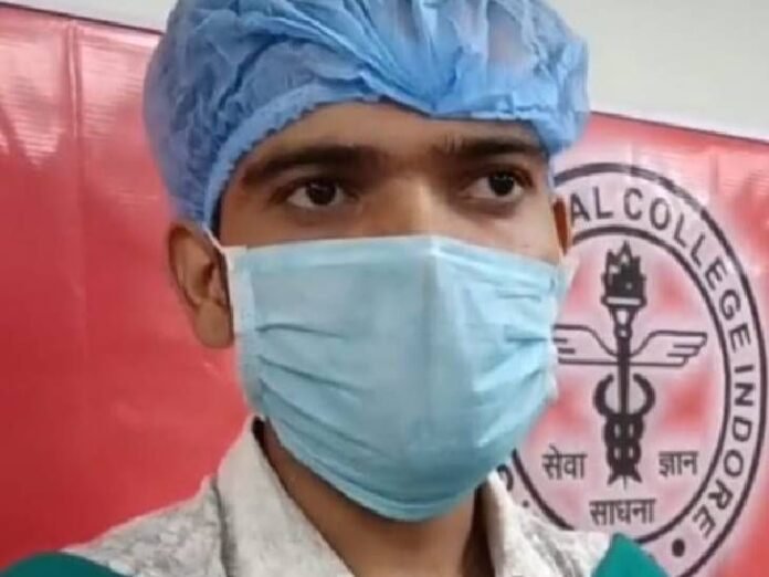 इंदौर में पहली बार कार टी सेल थेरेपी से इलाज:  सरकारी सुपर स्पेशियलिटी हॉस्पिटल ने दिया युवक को नया जीवन, 4 महीने भर्ती रहा युवक - Indore News