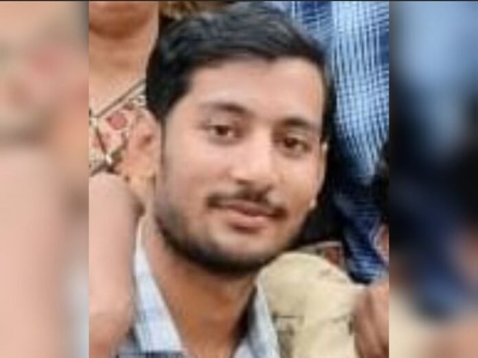 इलाज के लिए भोपाल जाते समय युवक की मौत:  राजगढ़ में तीन दिन से था बुखार; माता-पिता के इकलौते बेटे थे मृतक - rajgarh (MP) News