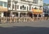 उज्जैन में पुलिस का शक्ति प्रदर्शन:  टॉवर चौक से तीन बत्ती चौराहा तक मार्चपास्ट, एसपी बोले- अब हर माह सार्वजनिक स्थलों पर होगा - Ujjain News