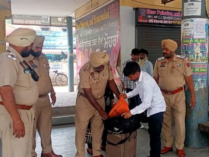 कपूरथला में प्रशासन ने सुरक्षा को लेकर बाजार कराए बंद:  केवल मेडिकल स्टोर रहे खुले, लोगों से घरों में रहने की अपील - Kapurthala News