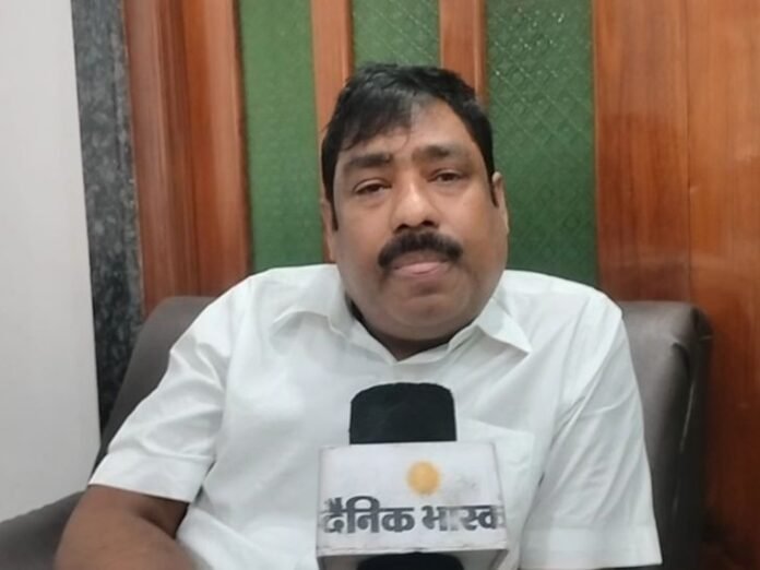 किशनगंज में ईंट की कीमत पर विवाद:  पूर्व विधायक ने 5500 रुपए होने का किया दावा, DM बोले- सरकारी कीमत निर्धारित नहीं है - Kishanganj (Bihar) News