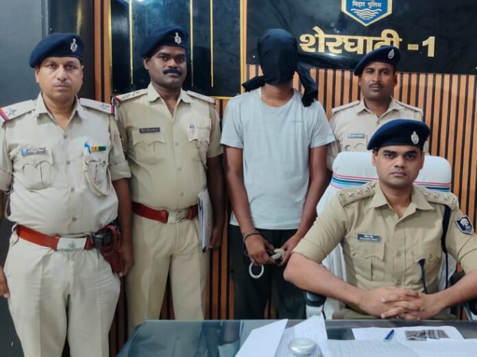 गया में साइबर ठग गिरफ्तार:  ATM मशीन में कार्ड फंसाकर अवैध निकासी करता था; कैश और मोबाइल बरामद - Gaya News