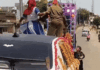 चलती कार के बोनट पर दो महिलाओं का डांस; VIDEO:  दतिया में बारात के दौरान सड़क पर स्टंट, पुलिस ने काटा चालान - datia News