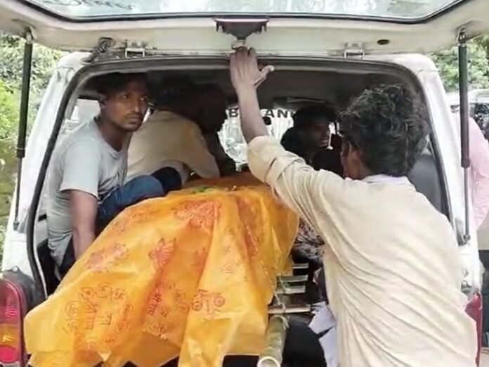 चेन्नई में सड़क हादसे में मजदूर की मौत:  झारखंड सरकार ने एयरलिफ्ट कर बोकारो पहुंचाया शव, परिवार को 2.5 लाख की मदद - Bokaro News