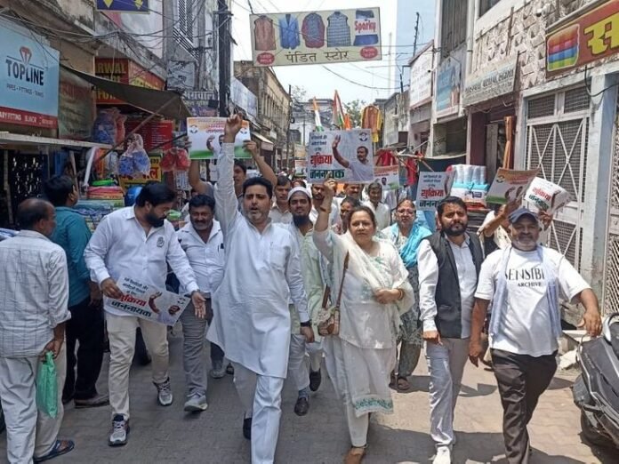 जातिगत जनगणना पर राहुल गांधी का दबाव सफल:  बिजनौर कांग्रेस ने निकाला धन्यवाद जुलूस, जिलाध्यक्ष की अध्यक्षता में हुई बैठक - Bijnor News