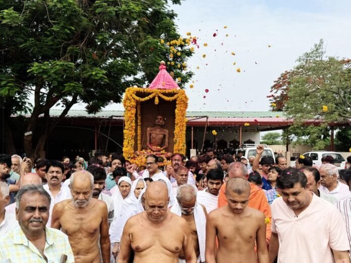 जैन मुनि का दीक्षा के कुछ घंटों बाद निधन:  उज्जैन में 80 वर्षीय मुनि पूज्यतीर्थ सागर का तपोभूमि पर अंतिम संस्कार - Ujjain News