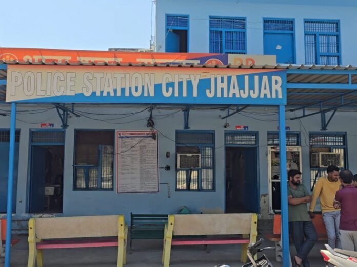 झज्जर में समझौता करने नाम पर मांगे रुपए:  महिला सहित दो को किया पुलिस ने गिरफ्तार, कोर्ट में पेश भेजा जेल - Jhajjar News