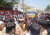 झांसी में अब पानी के लिए जाम लगाया:  खैलर में सड़कों पर उतरी जनता, बोली-नलों में सिर्फ हवा आ रही - Jhansi News