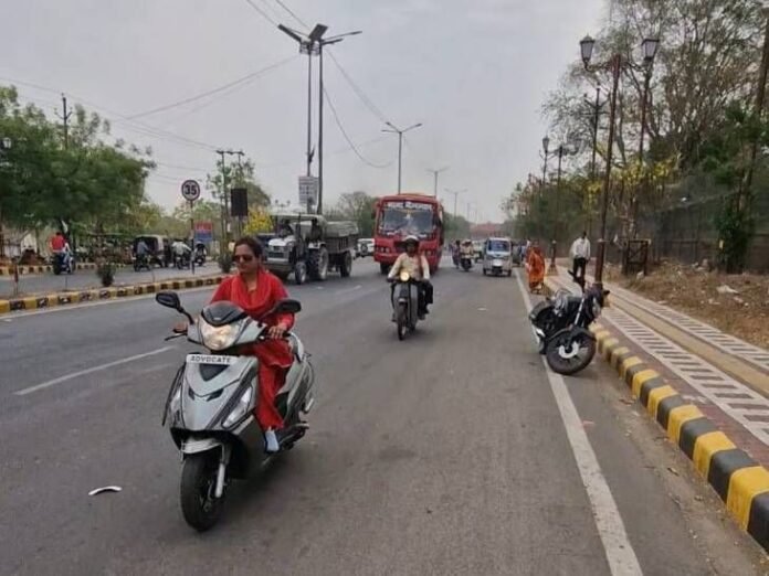 झांसी में पूर्वी हवाओं ने गिराया 4 डिग्री पारा:  आज आधी के साथ बारिश होने के आसार, 7 मई तक खराब रहेगा मौसम - Jhansi News