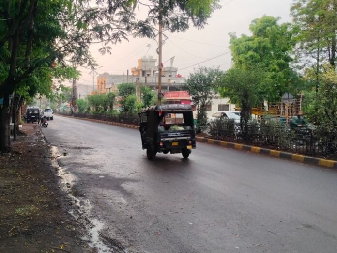 डिंडोरी में आंधी-तूफान के साथ गिरा पानी:  7 मई तक ऐसा ही रहेगा मौसम, बिजली गिरने की चेतावनी - Dindori News