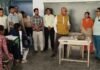 डीएम ने बिधनू के राजकीय इंटर कॉलेज में क्लास ली:  छात्रों को पढ़ाया, टीचर्स की कम उपस्थिति पर दी हिदायत - Kanpur News