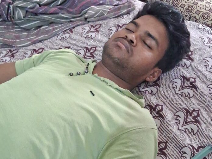 दलित भाजपा नेता के बेटे को पेशाब पिलाने का मामला:  डीसीपी ने मौके पर पहुंचकर की जांच, खंगाले सीसीटीवी फुटेज चार नामजद समेत 12 अन्य पर केस - Prayagraj (Allahabad) News