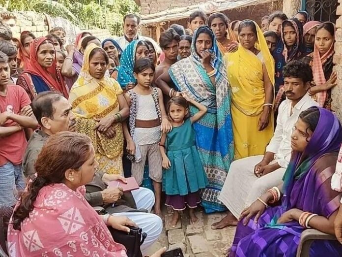 दही लेने गए तीन भाईयों की सड़क हादसे में मौत:  मृतकों के परिवार से मिली राजापाकर विधायक, मदद का दिया आश्वासन - Hajipur (Vaishali) News