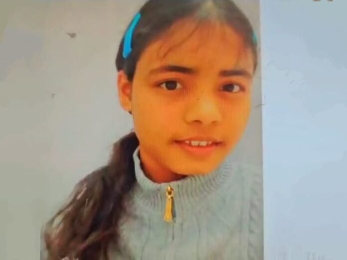 दिल्ली में बेच दी गई सरगुजा की नाबालिग छात्रा:  परिजनों ने वापस लाने पुलिस से लगाई गुहार, देहरादून में है बंधक - Ambikapur (Surguja) News