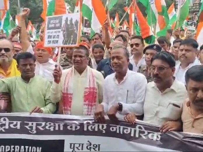 धनबाद में भाजपा ने निकाला तिरंगा यात्रा:  सांसद बोले- देश की सुरक्षा से कोई समझौता नहीं, ऑपरेशन सिंदूर ने भारत की क्षमता साबित की - Dhanbad News