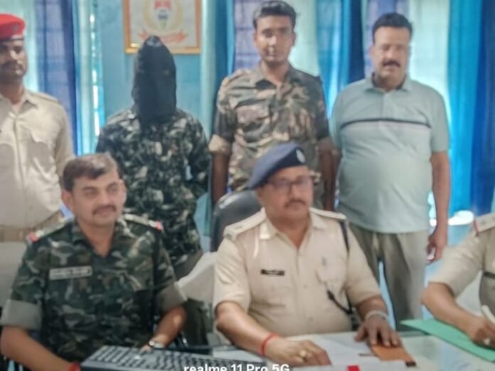 पलामू में कुख्यात अपराधी गिरफ्तार:  देशी पिस्तौल और कारतूस के साथ पकड़ा, 6 मामलों में वांछित - Palamu News