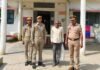 पिता-पुत्र की हत्या का इनामी आरोपी गिरफ्तार:  फिरोजाबाद में ईंट से की थी हत्या, 4 आरोपी पहले से जेल में बंद - Firozabad News