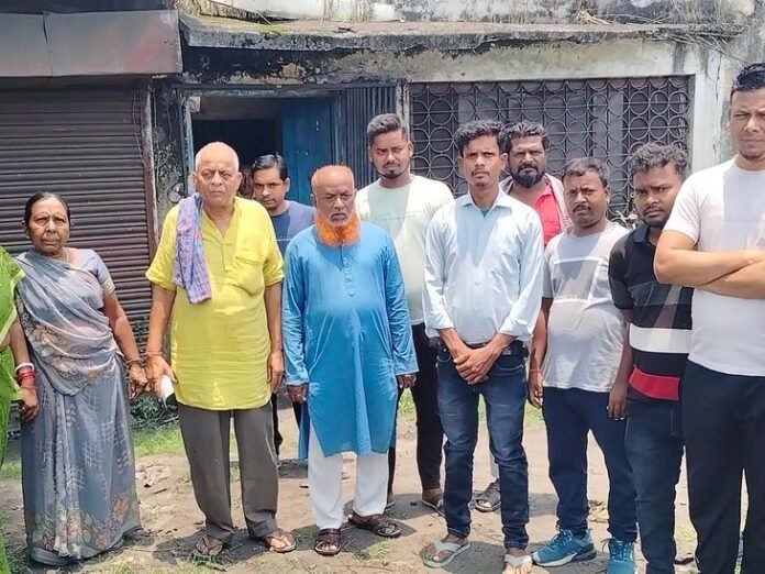 पोस्ट ऑफिस कर्मचारी पर जमाकर्ताओं के पैसे हड़पने का आरोप:  रामगढ़ में 8-9 महीने से जमा किए गए पैसे खाते में नहीं मिले, जांच की मांग - Ramgarh (Jharkhand) News