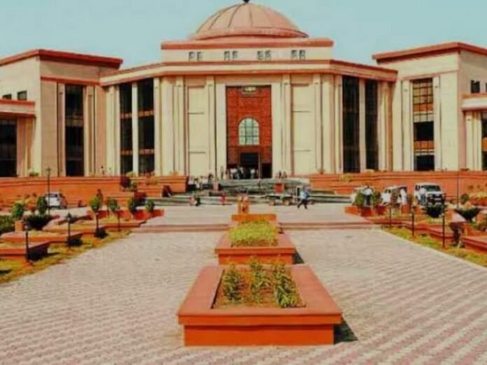 प्राचार्यों के प्रमोशन पर हाईकोर्ट की रोक:  हाईकोर्ट के स्टे के बाद भी जारी किया पदोन्नति आदेश, अवमानना की नोटिस जारी कर मांगा जवाब - Bilaspur (Chhattisgarh) News