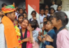 प्लीज सर नहीं जाइए, विदाई समारोह में रो पड़ीं छात्राएं:  साइंस बड़े ही सरल शब्दों में बच्चों को पढ़ाते शिक्षक, आंसू देखकर पैरेंट्स भी हुए भावुक - Purnia News